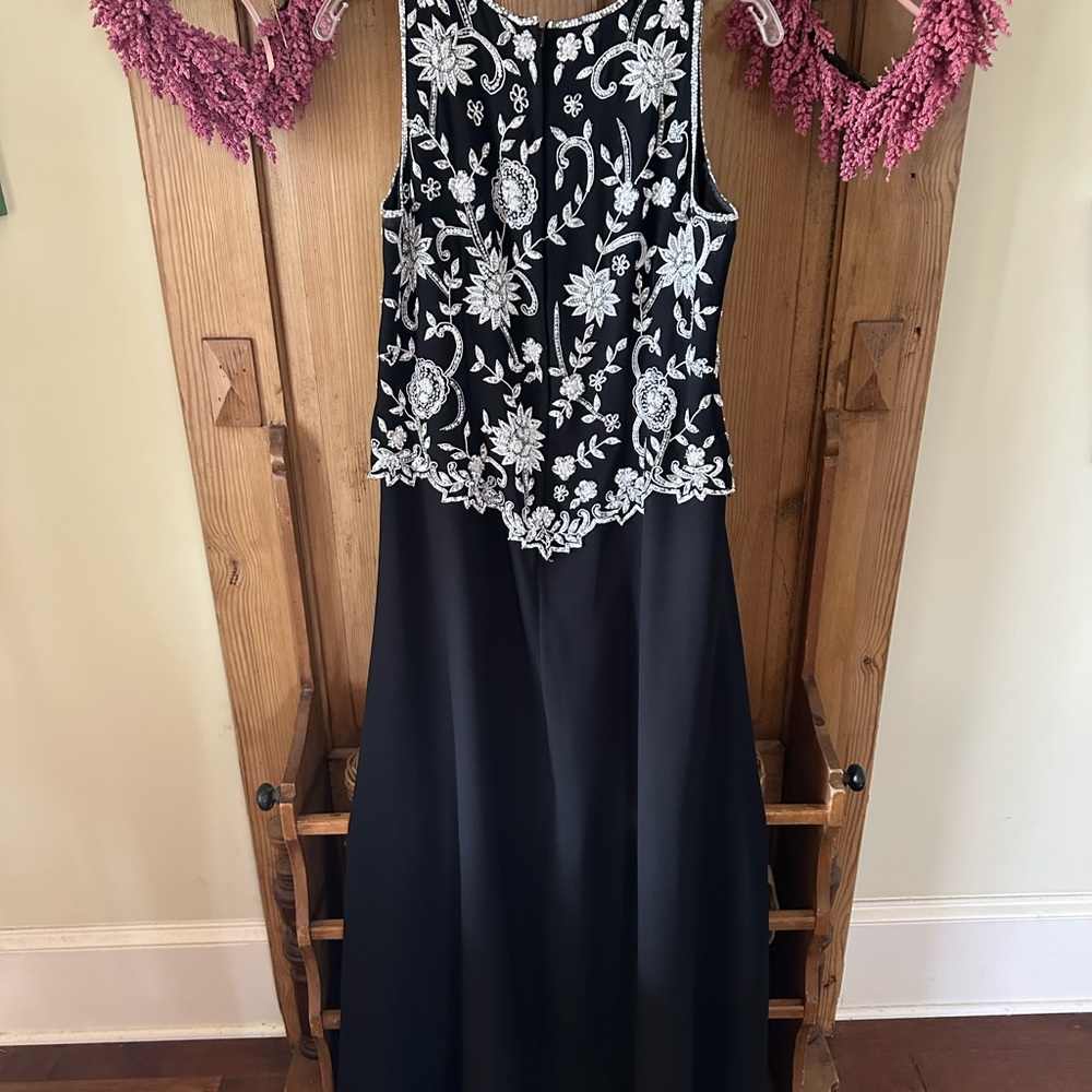 Elegant Black and White Sequin Floral Dress